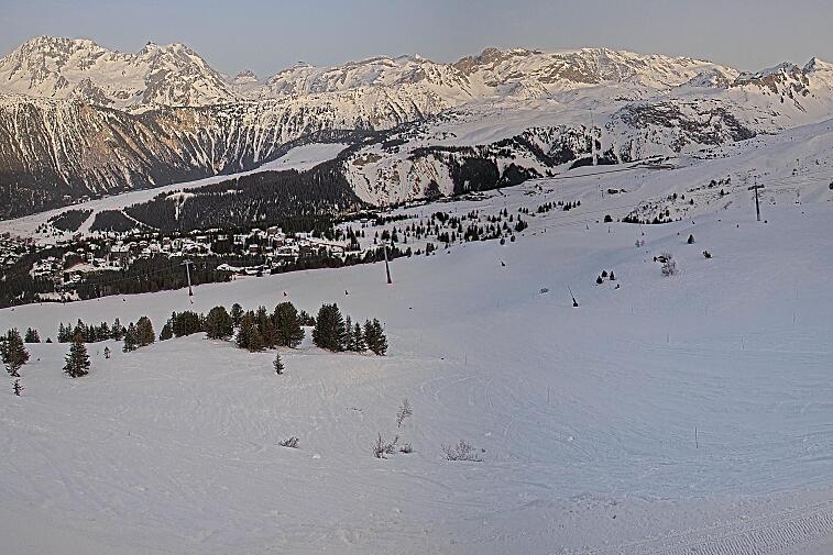 Birds-eye webcam view of conditions on the pistes above Courchevel 1650. The top station of the Ariondaz cable car is visible on the left-hand side of the shot.