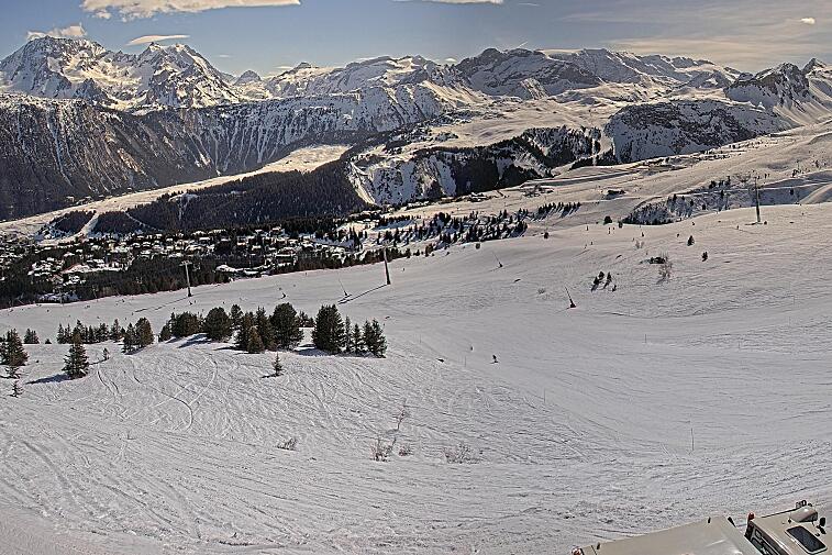 Birds-eye webcam view of conditions on the pistes above Courchevel 1650. The top station of the Ariondaz cable car is visible on the left-hand side of the shot.