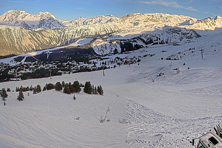 Birds-eye webcam view of conditions on the pistes above Courchevel 1650. The top station of the Ariondaz cable car is visible on the left-hand side of the shot.