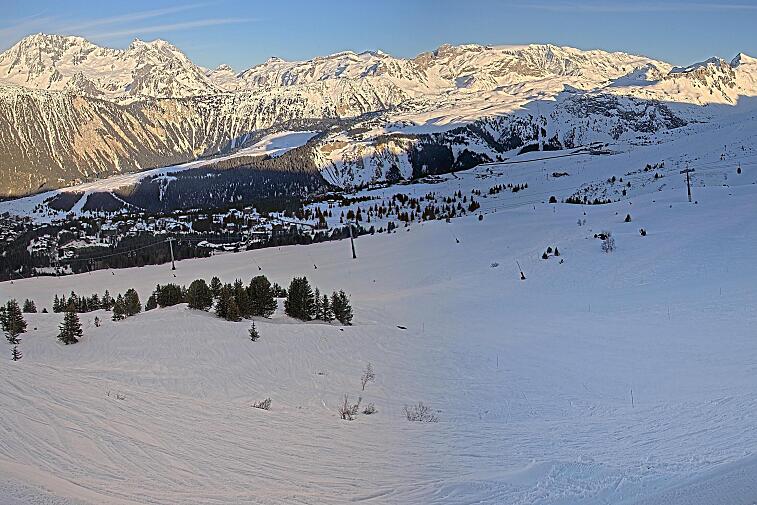 Birds-eye webcam view of conditions on the pistes above Courchevel 1650. The top station of the Ariondaz cable car is visible on the left-hand side of the shot.