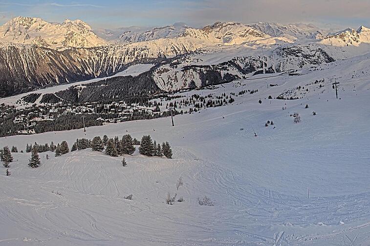 Birds-eye webcam view of conditions on the pistes above Courchevel 1650. The top station of the Ariondaz cable car is visible on the left-hand side of the shot.