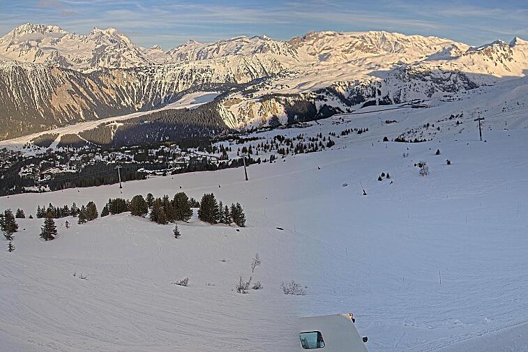 Birds-eye webcam view of conditions on the pistes above Courchevel 1650. The top station of the Ariondaz cable car is visible on the left-hand side of the shot.