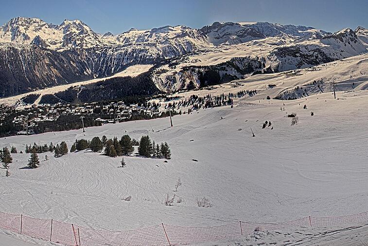 Birds-eye webcam view of conditions on the pistes above Courchevel 1650. The top station of the Ariondaz cable car is visible on the left-hand side of the shot.