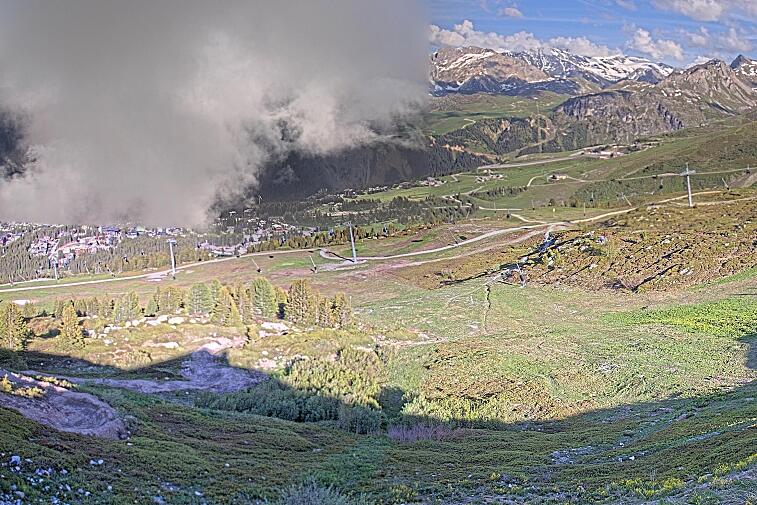 Birds-eye webcam view of conditions on the pistes above Courchevel 1650. The top station of the Ariondaz cable car is visible on the left-hand side of the shot.