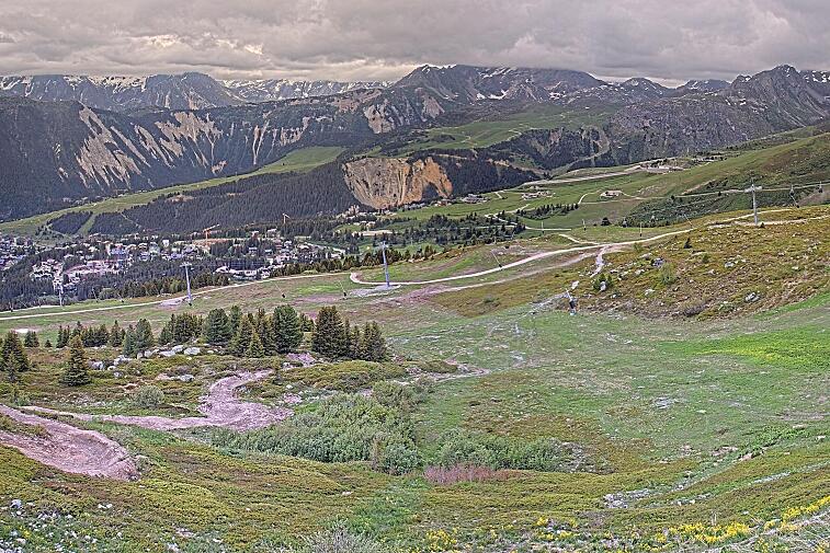 Birds-eye webcam view of conditions on the pistes above Courchevel 1650. The top station of the Ariondaz cable car is visible on the left-hand side of the shot.