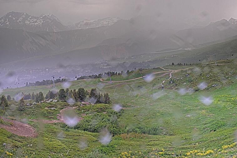 Birds-eye webcam view of conditions on the pistes above Courchevel 1650. The top station of the Ariondaz cable car is visible on the left-hand side of the shot.