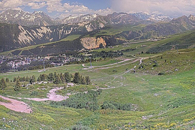Birds-eye webcam view of conditions on the pistes above Courchevel 1650. The top station of the Ariondaz cable car is visible on the left-hand side of the shot.