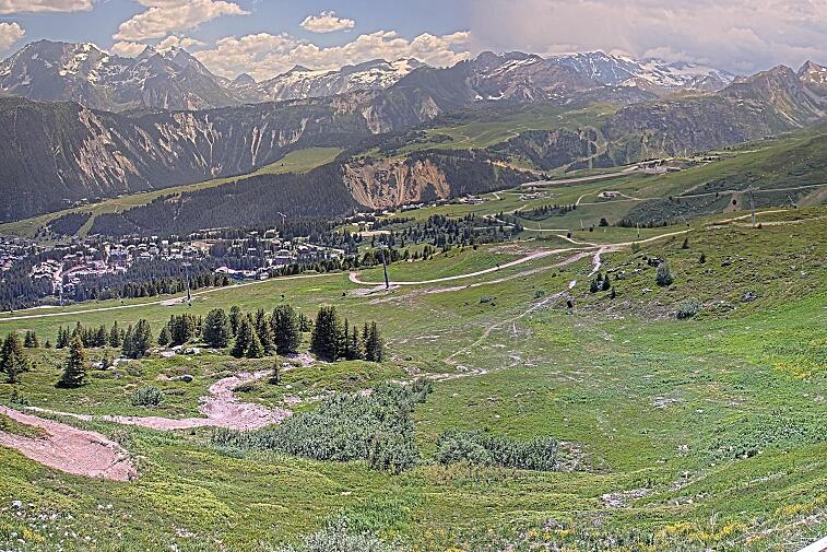 Birds-eye webcam view of conditions on the pistes above Courchevel 1650. The top station of the Ariondaz cable car is visible on the left-hand side of the shot.