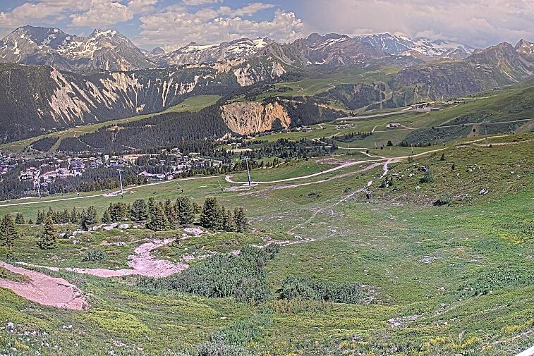 Birds-eye webcam view of conditions on the pistes above Courchevel 1650. The top station of the Ariondaz cable car is visible on the left-hand side of the shot.