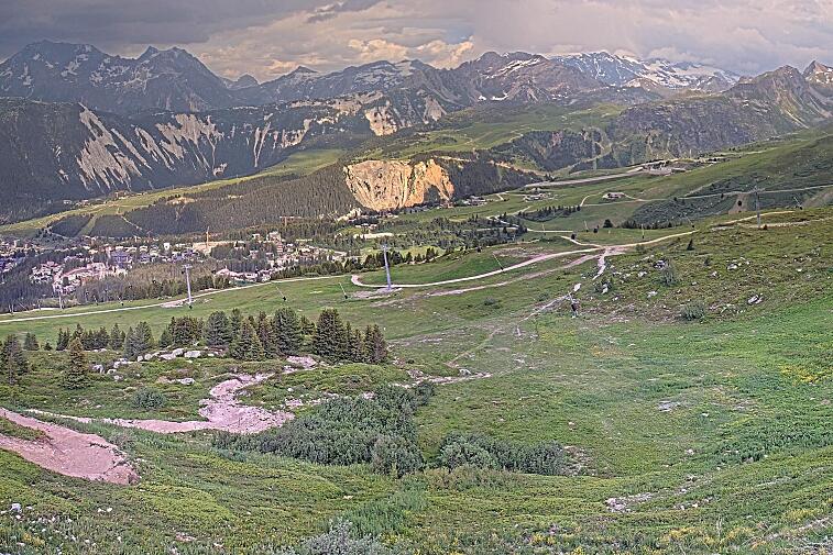 Birds-eye webcam view of conditions on the pistes above Courchevel 1650. The top station of the Ariondaz cable car is visible on the left-hand side of the shot.