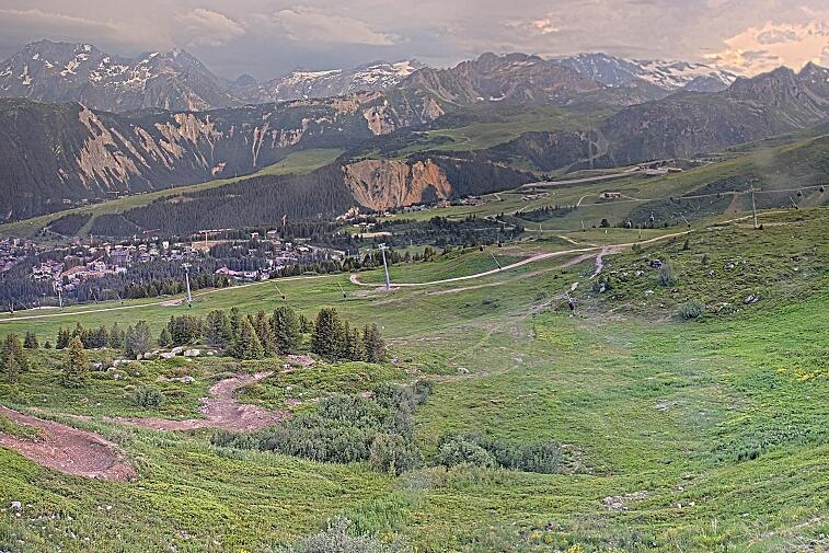 Birds-eye webcam view of conditions on the pistes above Courchevel 1650. The top station of the Ariondaz cable car is visible on the left-hand side of the shot.