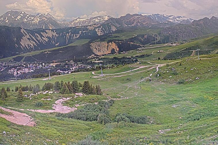 Birds-eye webcam view of conditions on the pistes above Courchevel 1650. The top station of the Ariondaz cable car is visible on the left-hand side of the shot.