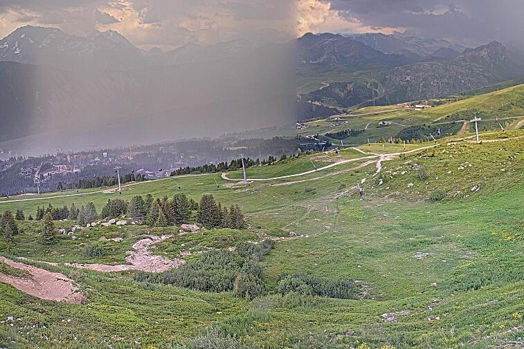 Birds-eye webcam view of conditions on the pistes above Courchevel 1650. The top station of the Ariondaz cable car is visible on the left-hand side of the shot.