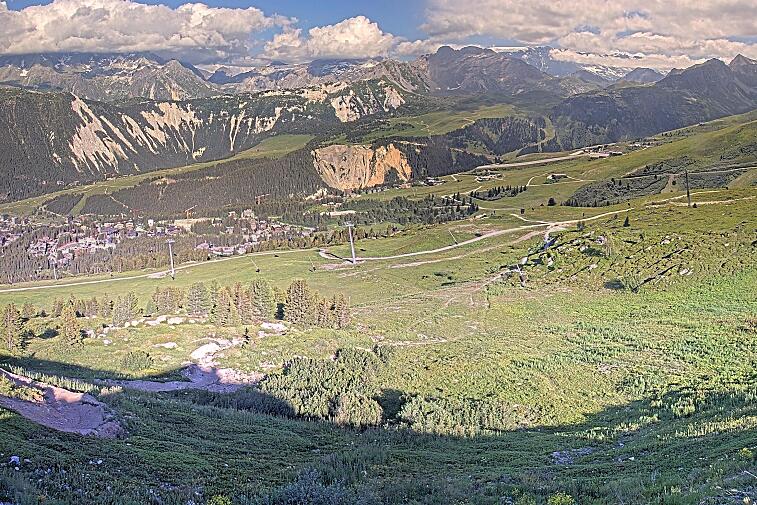 Birds-eye webcam view of conditions on the pistes above Courchevel 1650. The top station of the Ariondaz cable car is visible on the left-hand side of the shot.