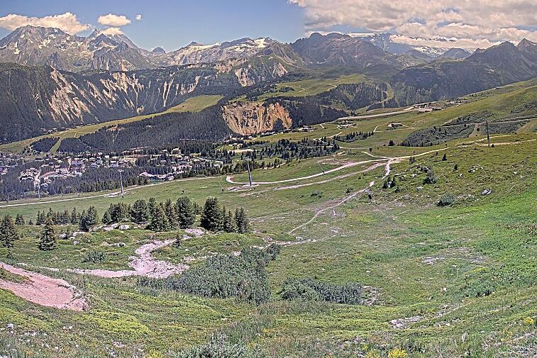 Birds-eye webcam view of conditions on the pistes above Courchevel 1650. The top station of the Ariondaz cable car is visible on the left-hand side of the shot.