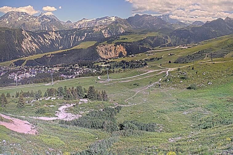 Birds-eye webcam view of conditions on the pistes above Courchevel 1650. The top station of the Ariondaz cable car is visible on the left-hand side of the shot.