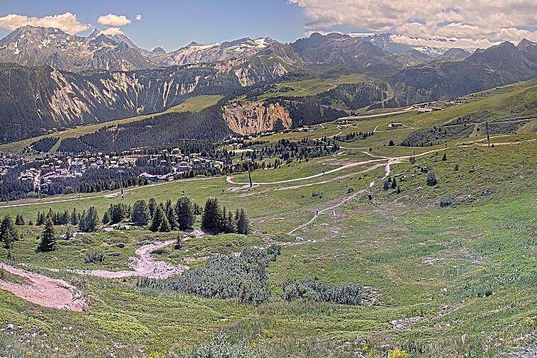 Birds-eye webcam view of conditions on the pistes above Courchevel 1650. The top station of the Ariondaz cable car is visible on the left-hand side of the shot.