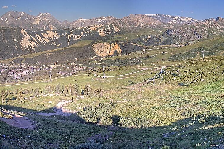 Birds-eye webcam view of conditions on the pistes above Courchevel 1650. The top station of the Ariondaz cable car is visible on the left-hand side of the shot.