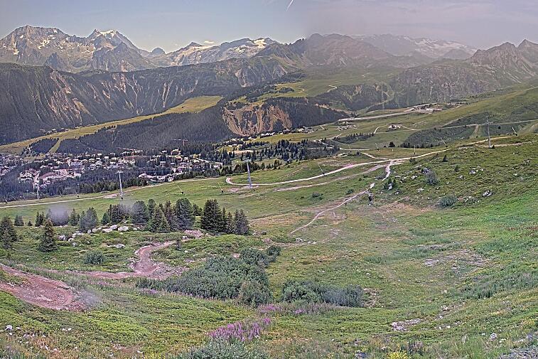 Birds-eye webcam view of conditions on the pistes above Courchevel 1650. The top station of the Ariondaz cable car is visible on the left-hand side of the shot.