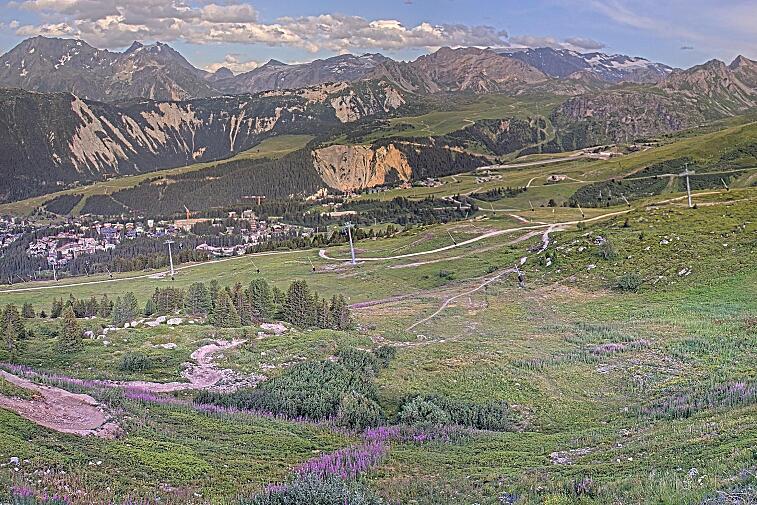 Birds-eye webcam view of conditions on the pistes above Courchevel 1650. The top station of the Ariondaz cable car is visible on the left-hand side of the shot.