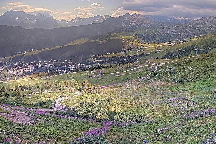 Birds-eye webcam view of conditions on the pistes above Courchevel 1650. The top station of the Ariondaz cable car is visible on the left-hand side of the shot.