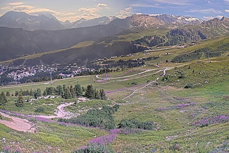 Birds-eye webcam view of conditions on the pistes above Courchevel 1650. The top station of the Ariondaz cable car is visible on the left-hand side of the shot.