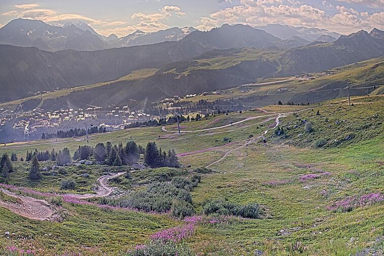Birds-eye webcam view of conditions on the pistes above Courchevel 1650. The top station of the Ariondaz cable car is visible on the left-hand side of the shot.