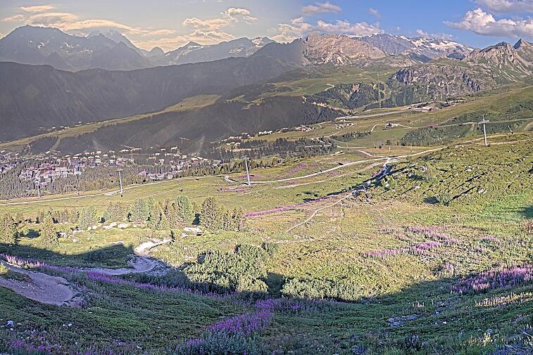 Birds-eye webcam view of conditions on the pistes above Courchevel 1650. The top station of the Ariondaz cable car is visible on the left-hand side of the shot.