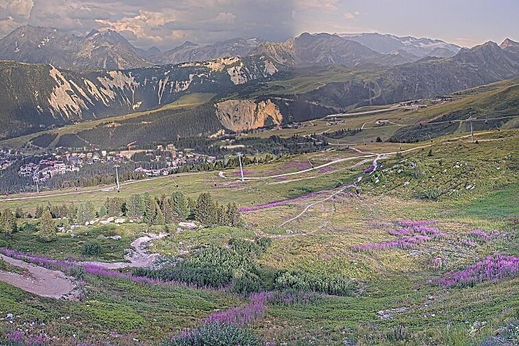 Birds-eye webcam view of conditions on the pistes above Courchevel 1650. The top station of the Ariondaz cable car is visible on the left-hand side of the shot.