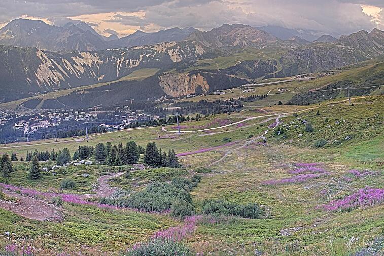 Birds-eye webcam view of conditions on the pistes above Courchevel 1650. The top station of the Ariondaz cable car is visible on the left-hand side of the shot.