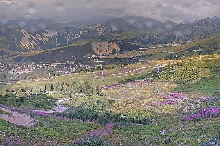 Birds-eye webcam view of conditions on the pistes above Courchevel 1650. The top station of the Ariondaz cable car is visible on the left-hand side of the shot.