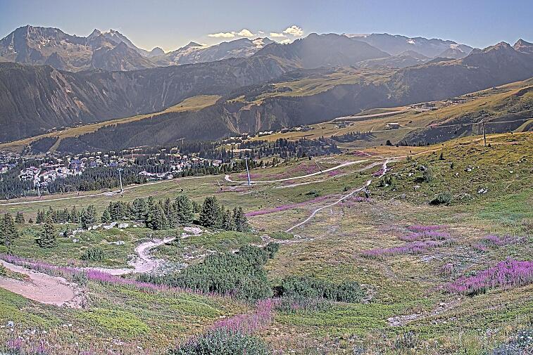 Birds-eye webcam view of conditions on the pistes above Courchevel 1650. The top station of the Ariondaz cable car is visible on the left-hand side of the shot.