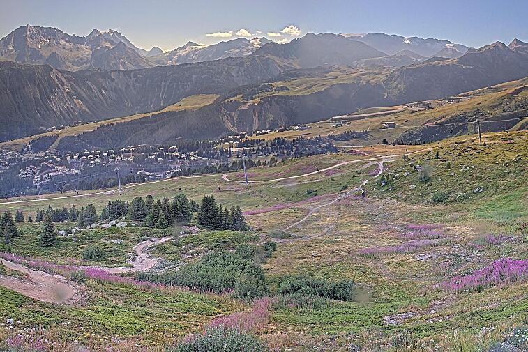 Birds-eye webcam view of conditions on the pistes above Courchevel 1650. The top station of the Ariondaz cable car is visible on the left-hand side of the shot.