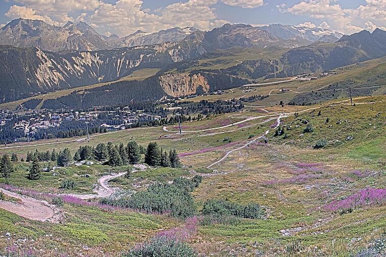 Birds-eye webcam view of conditions on the pistes above Courchevel 1650. The top station of the Ariondaz cable car is visible on the left-hand side of the shot.