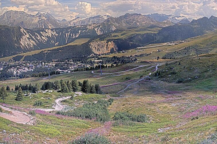 Birds-eye webcam view of conditions on the pistes above Courchevel 1650. The top station of the Ariondaz cable car is visible on the left-hand side of the shot.
