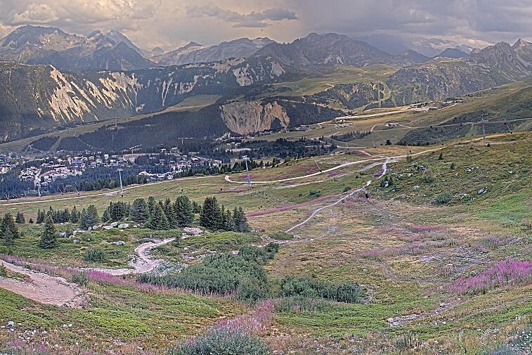 Birds-eye webcam view of conditions on the pistes above Courchevel 1650. The top station of the Ariondaz cable car is visible on the left-hand side of the shot.