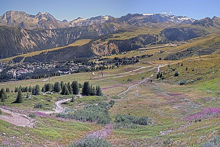 Birds-eye webcam view of conditions on the pistes above Courchevel 1650. The top station of the Ariondaz cable car is visible on the left-hand side of the shot.