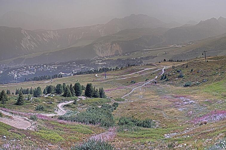 Birds-eye webcam view of conditions on the pistes above Courchevel 1650. The top station of the Ariondaz cable car is visible on the left-hand side of the shot.
