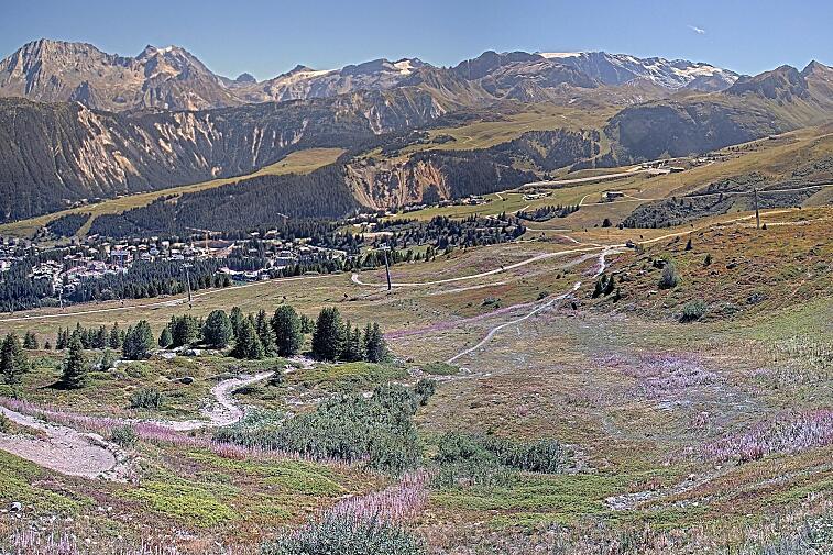 Birds-eye webcam view of conditions on the pistes above Courchevel 1650. The top station of the Ariondaz cable car is visible on the left-hand side of the shot.