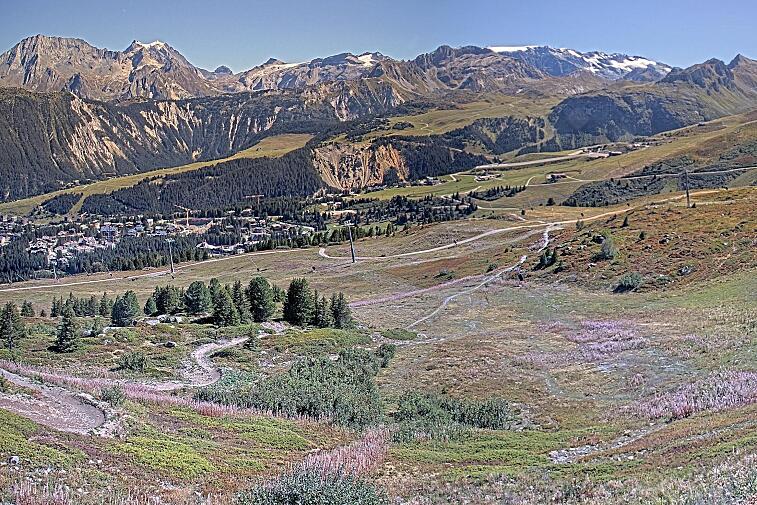 Birds-eye webcam view of conditions on the pistes above Courchevel 1650. The top station of the Ariondaz cable car is visible on the left-hand side of the shot.