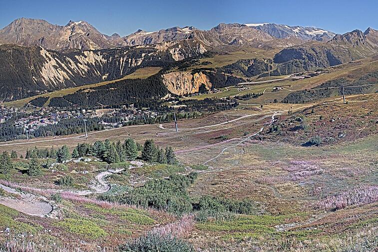 Birds-eye webcam view of conditions on the pistes above Courchevel 1650. The top station of the Ariondaz cable car is visible on the left-hand side of the shot.