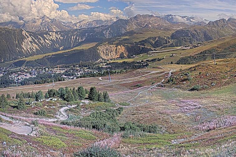 Birds-eye webcam view of conditions on the pistes above Courchevel 1650. The top station of the Ariondaz cable car is visible on the left-hand side of the shot.