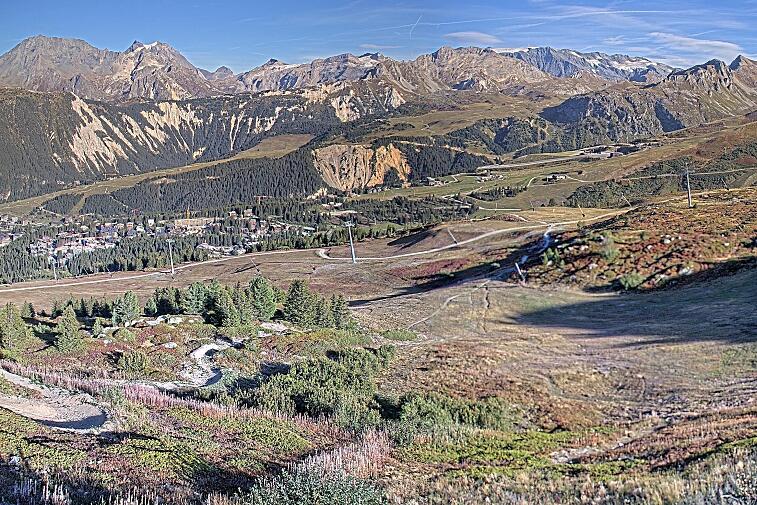 Birds-eye webcam view of conditions on the pistes above Courchevel 1650. The top station of the Ariondaz cable car is visible on the left-hand side of the shot.