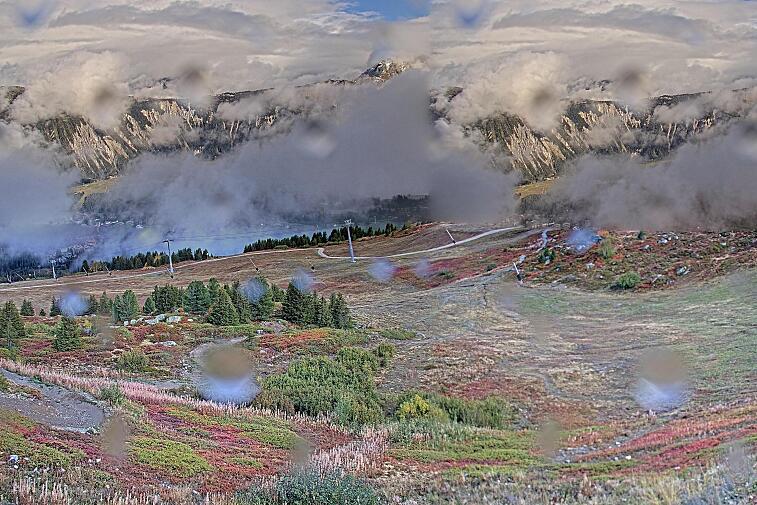 Birds-eye webcam view of conditions on the pistes above Courchevel 1650. The top station of the Ariondaz cable car is visible on the left-hand side of the shot.