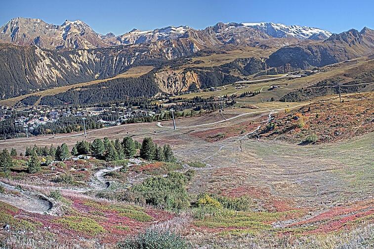 Birds-eye webcam view of conditions on the pistes above Courchevel 1650. The top station of the Ariondaz cable car is visible on the left-hand side of the shot.