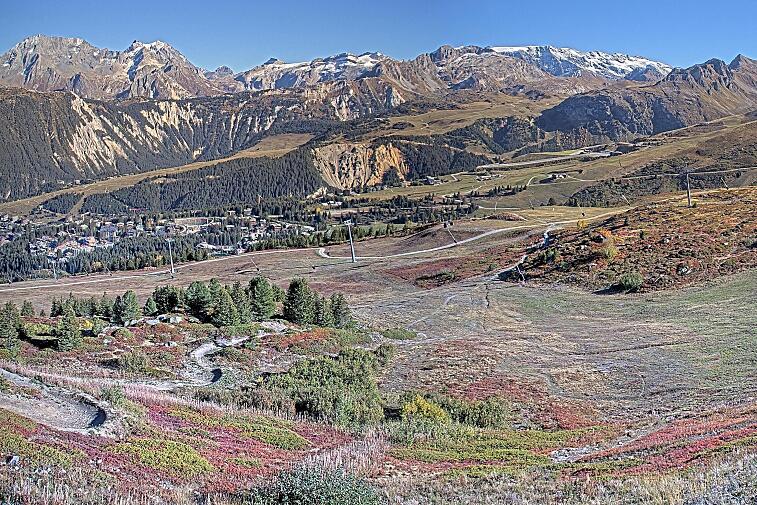 Birds-eye webcam view of conditions on the pistes above Courchevel 1650. The top station of the Ariondaz cable car is visible on the left-hand side of the shot.