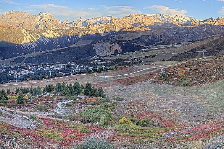Birds-eye webcam view of conditions on the pistes above Courchevel 1650. The top station of the Ariondaz cable car is visible on the left-hand side of the shot.