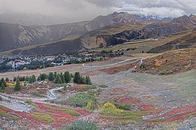 Birds-eye webcam view of conditions on the pistes above Courchevel 1650. The top station of the Ariondaz cable car is visible on the left-hand side of the shot.