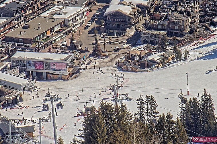 Webcam view zoomed into the very centre of Courchevel with the Tourist Office in the middle and the church in the background