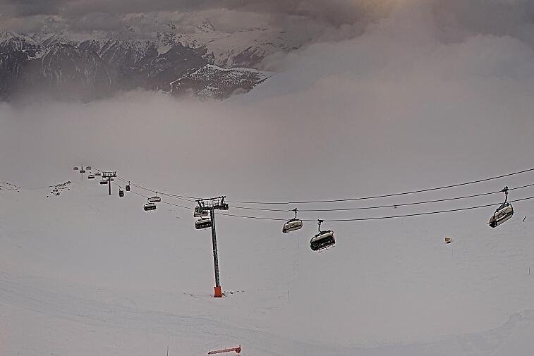 Webcam view of the whole of the Marmottes 2300m ski area and piste-front in the foreground, and the main gondola the Grand Rousses is on the far right along with La Folie Douce restaurant terrace